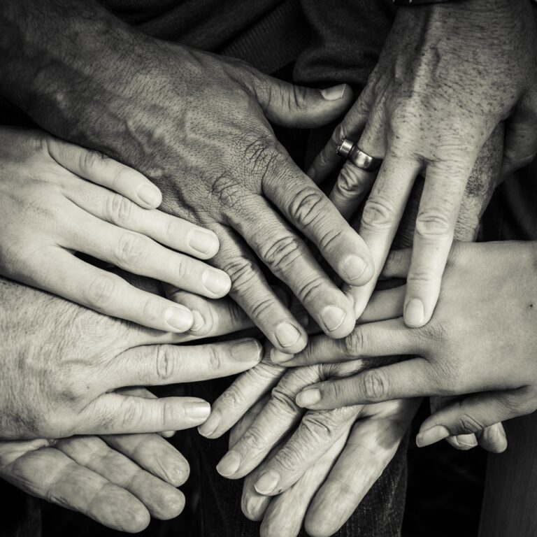 hands-4114905