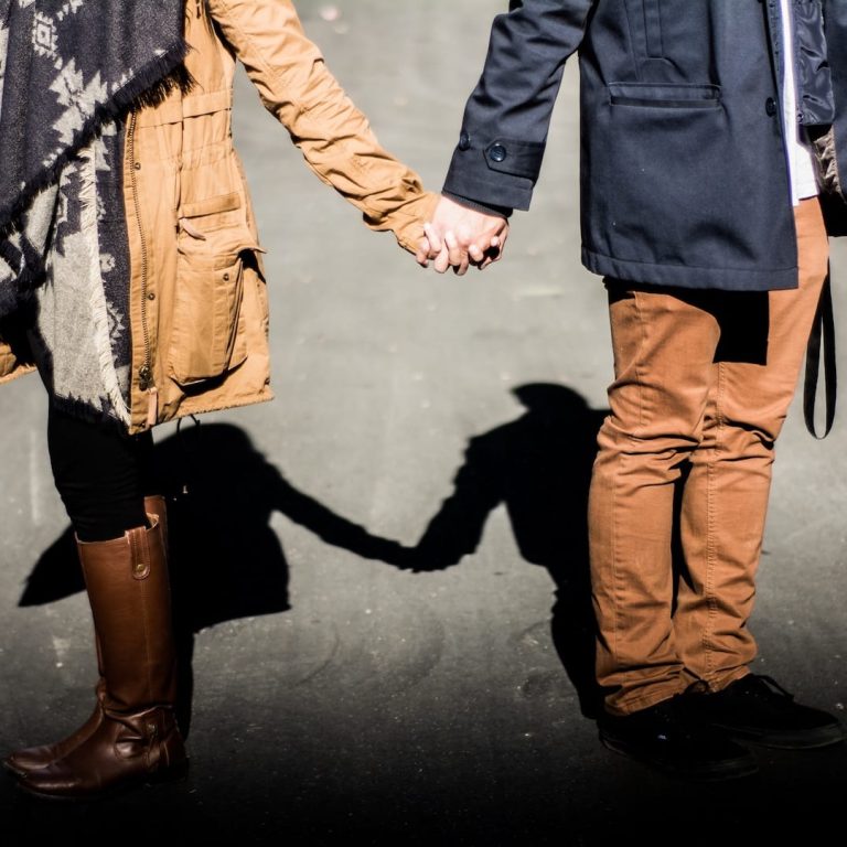 1 holding-hands-1031665