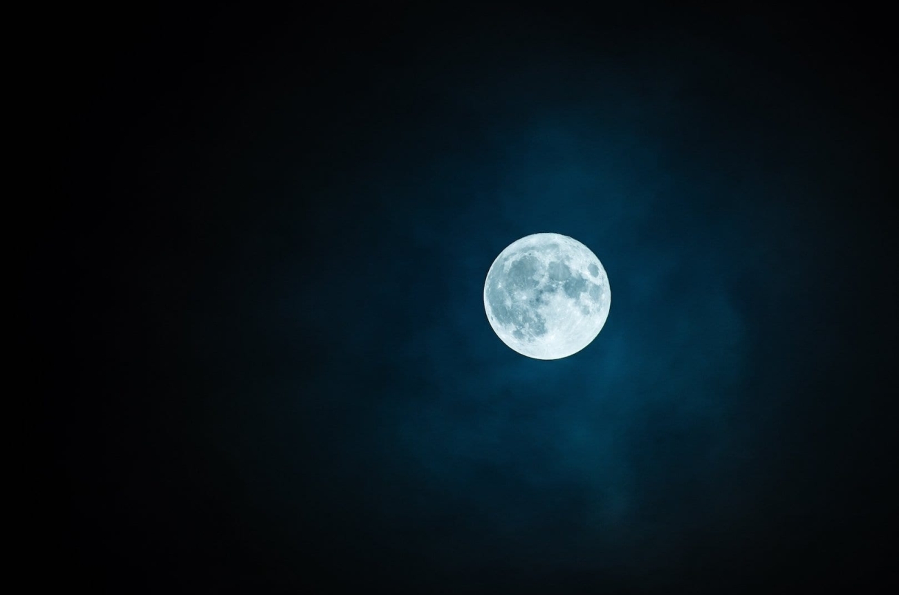moon-1859616