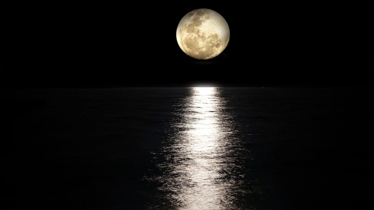 moon-2762111
